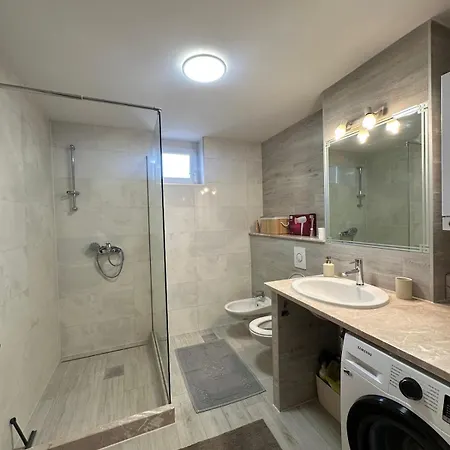 In Kovacici With View アパート *