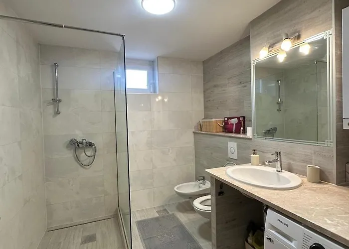 In Kovacici With View アパート *